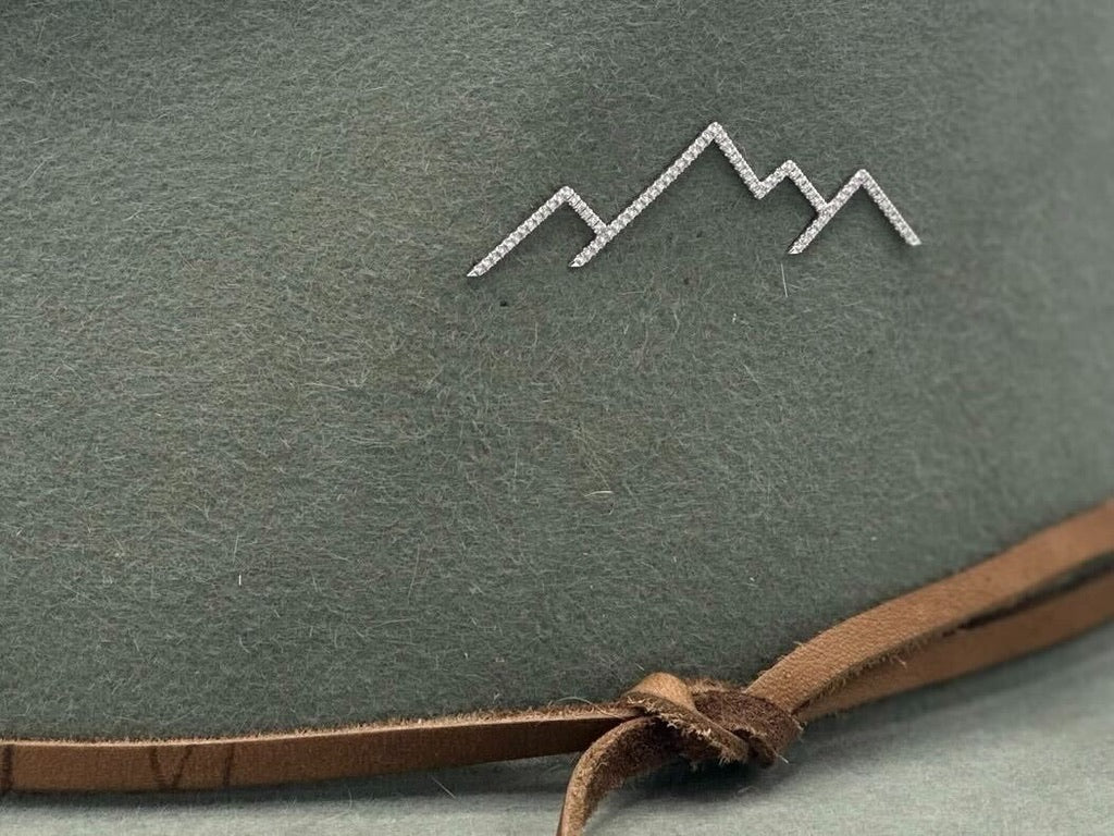14 Karat Pavé Mountain Pin