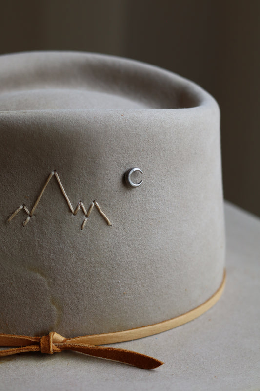 Lunar Stud